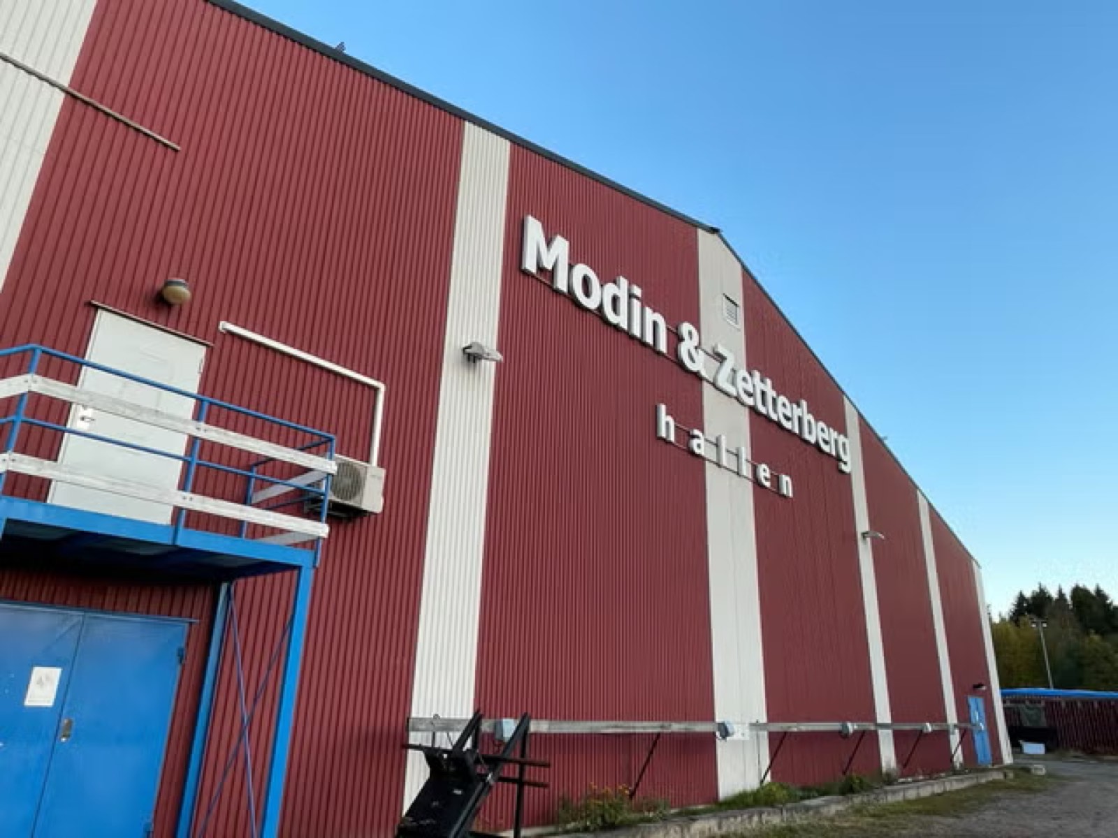 Outside Modin & Zetterberg Hallen in Njurunda